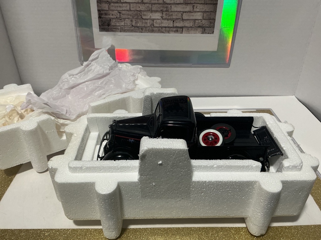 1/24 DANBURY MINT 1935 FORD PICKUP [BROKEN WHEELS] image