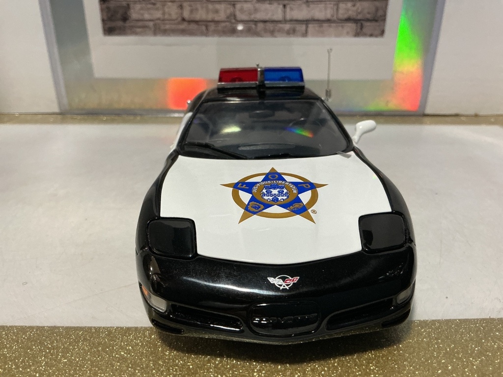 1/24 FRANKLIN MINT - Fraternal Order of Police - CORVETTE [MISSING SIDE MIRROR] image
