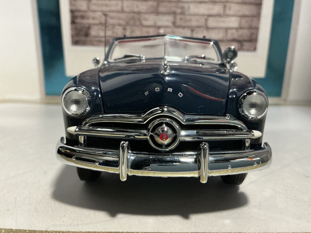 1/24 FRANKLIN MINT - 1949 [NAVY BLUE] FORD CUSTOM CONVERTIBLE image