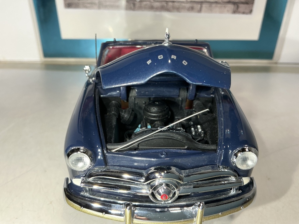 1/24 FRANKLIN MINT - 1949 [NAVY BLUE] FORD CUSTOM CONVERTIBLE image