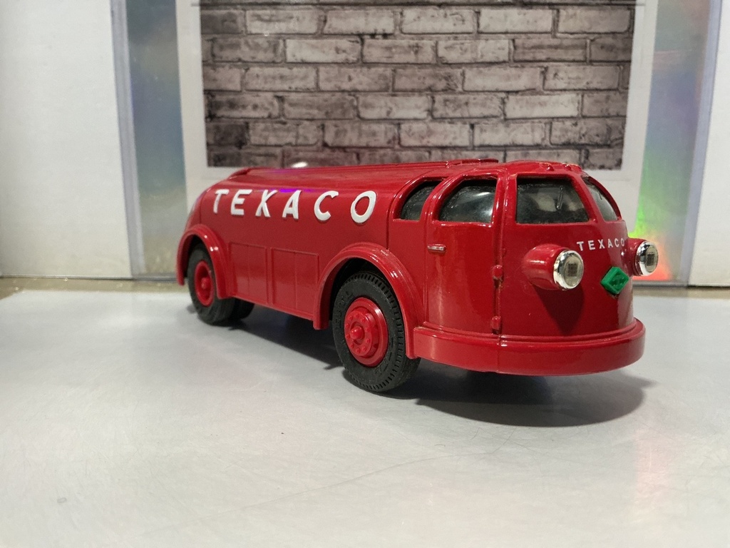 1/24 ERTL 1934 DIAMOND T DOODLE BUG image
