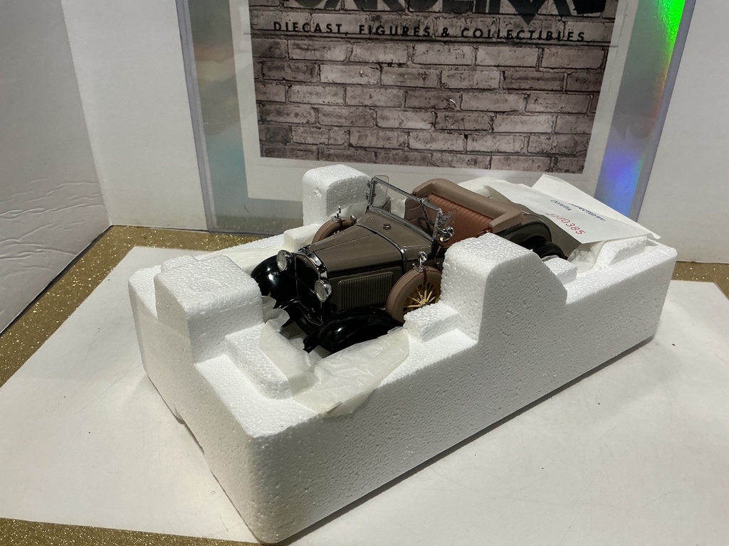 1/24 SCALE THE DANBURY MINT: 1931 FORD MODEL A ROADSTER [BROKEN/MISSING PIECES] image