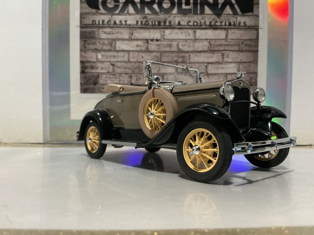 1/24 SCALE THE DANBURY MINT: 1931 FORD MODEL A ROADSTER [BROKEN/MISSING PIECES] image