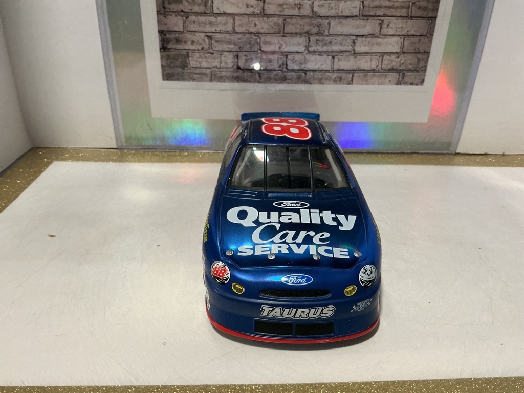1/24 REVELL - FORD TAURUS Dale Jarrett #88 Quality Care/Ford Credit image