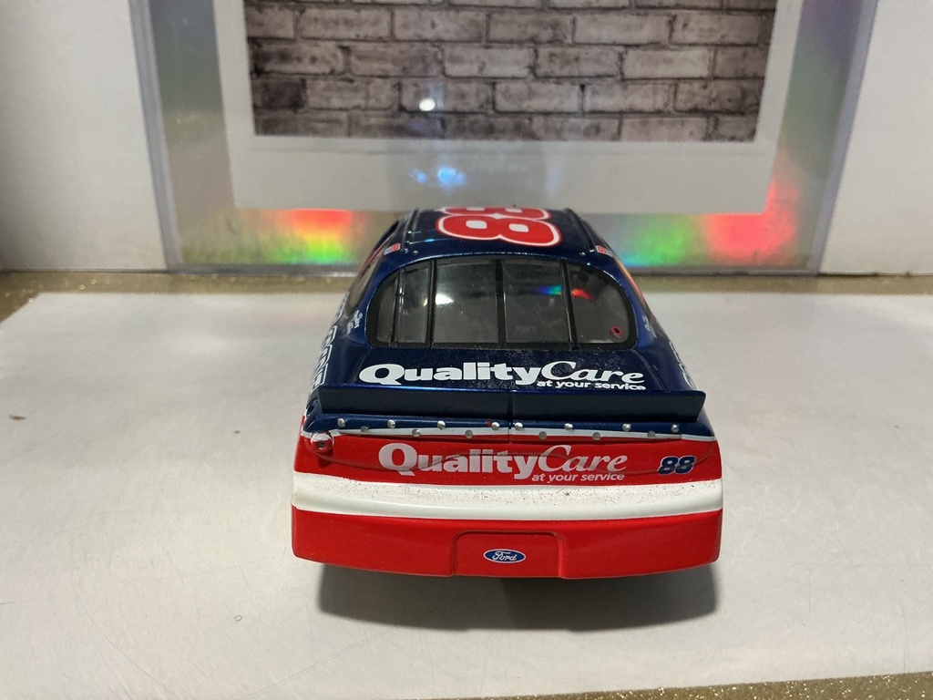 1/24 REVELL - FORD TAURUS Dale Jarrett #88 Quality Care/Ford Credit image