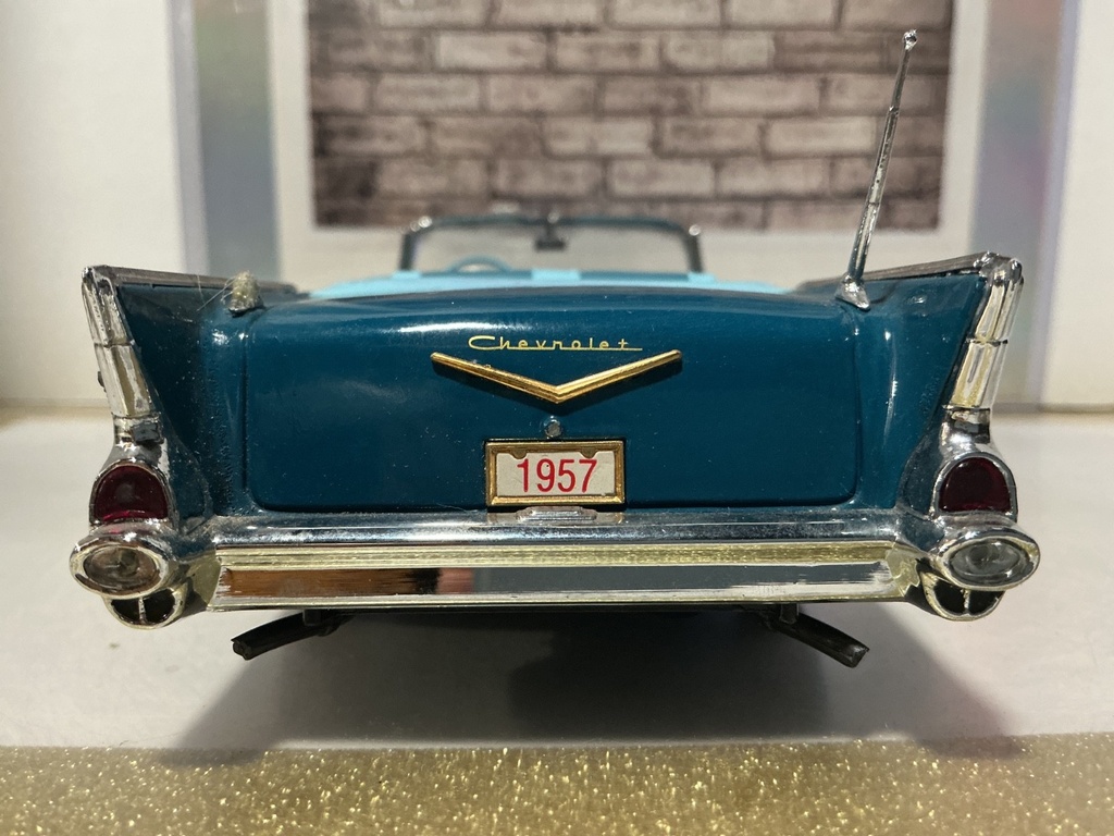 1/24 DANBURY MINT - 1957 CHEVROLET BELAIR [PAINT ISSUES/MISSING PIECES] image