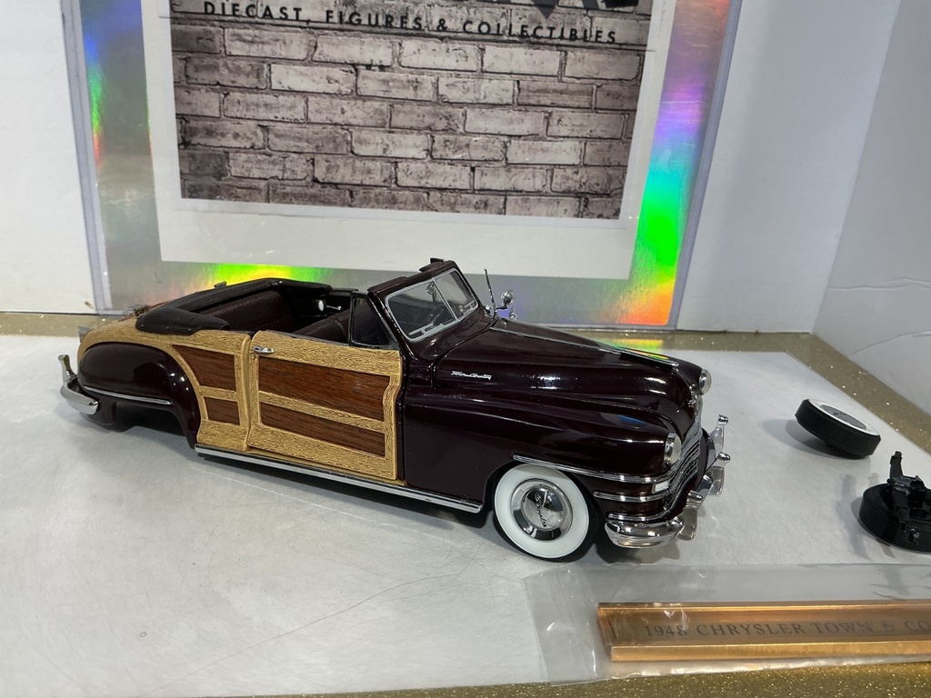 1:24 DANBURY MINT 1948 CHRYSLER TOWN AND COUNTRY BROKEN SEE PICS image