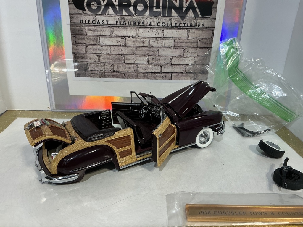 1:24 DANBURY MINT 1948 CHRYSLER TOWN AND COUNTRY BROKEN SEE PICS image