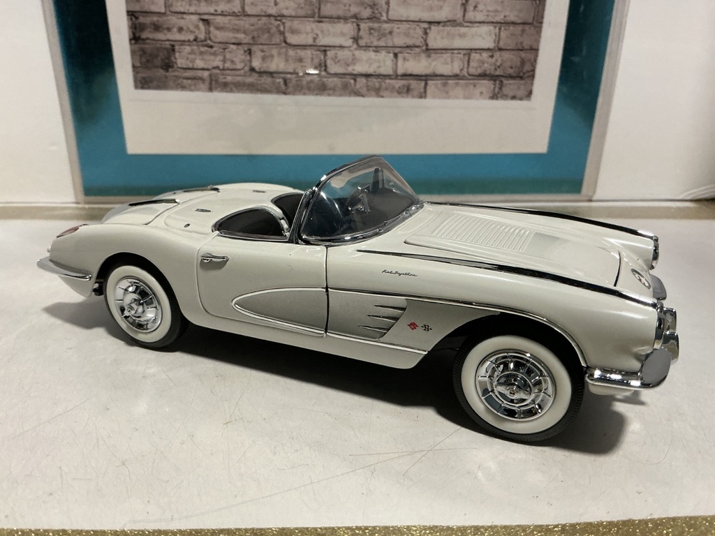 1/24 FRANKLIN MINT - LIMITED EDITION 1958 WHITE CORVETTE image