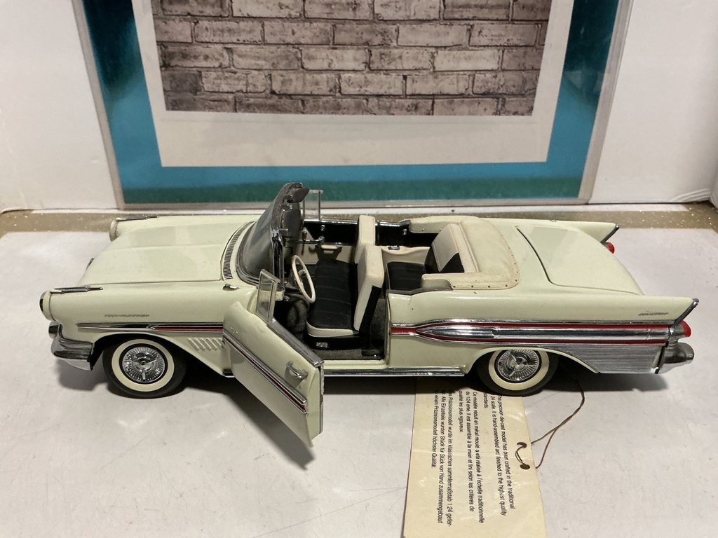 1/24 FRANKLIN MINT - 1957 Pontiac Bonneville Convertible image