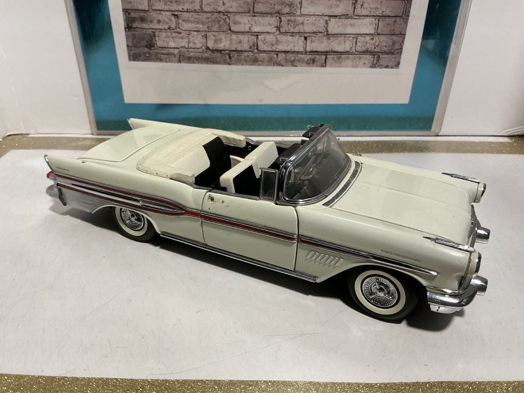 1/24 FRANKLIN MINT - 1957 Pontiac Bonneville Convertible image