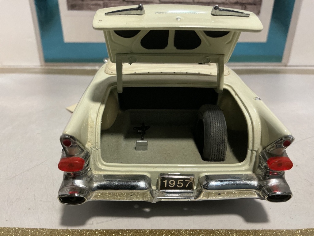 1/24 FRANKLIN MINT - 1957 Pontiac Bonneville Convertible image