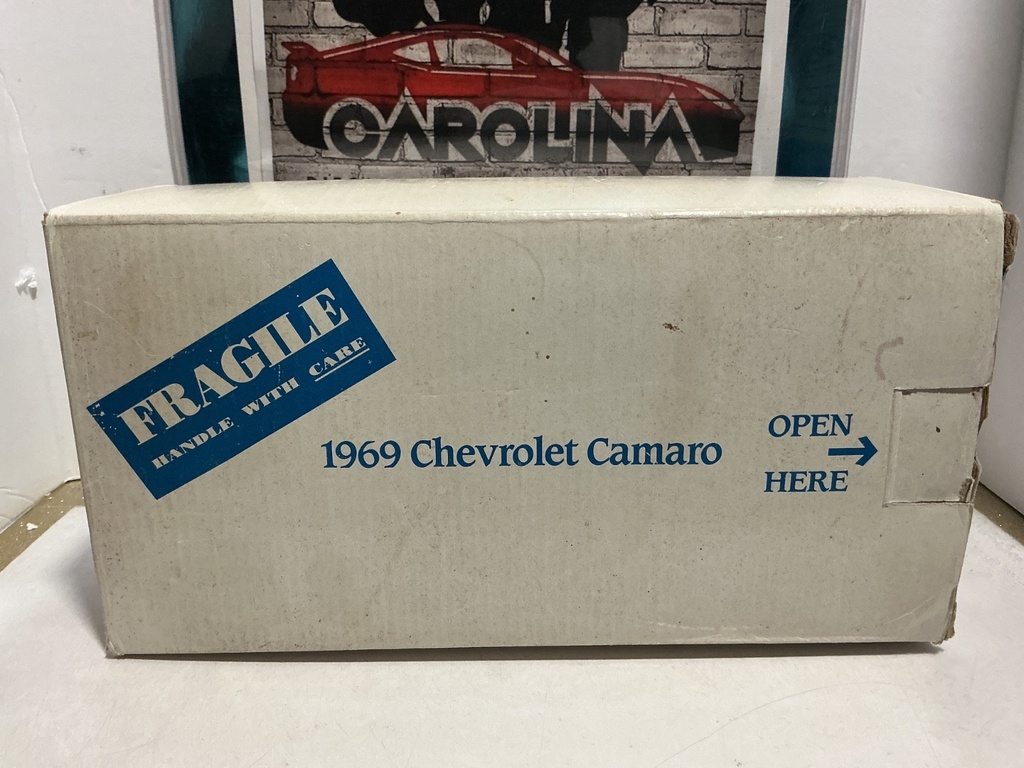 1/24 1969 CHEVROLET CAMARO [BLUE/TAN] PAINT ERRORS ALL OVER CAR image