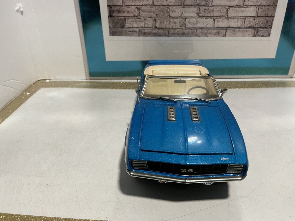 1/24 1969 CHEVROLET CAMARO [BLUE/TAN] PAINT ERRORS ALL OVER CAR image