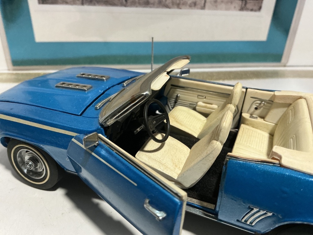 1/24 1969 CHEVROLET CAMARO [BLUE/TAN] PAINT ERRORS ALL OVER CAR image