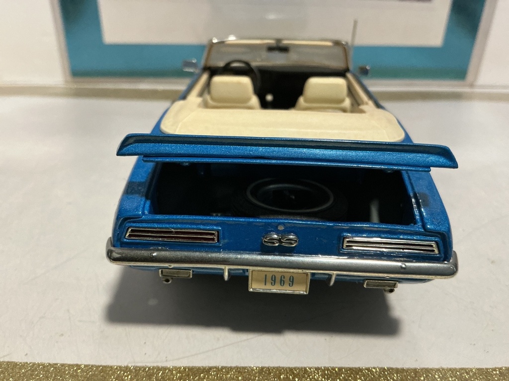 1/24 1969 CHEVROLET CAMARO [BLUE/TAN] PAINT ERRORS ALL OVER CAR image