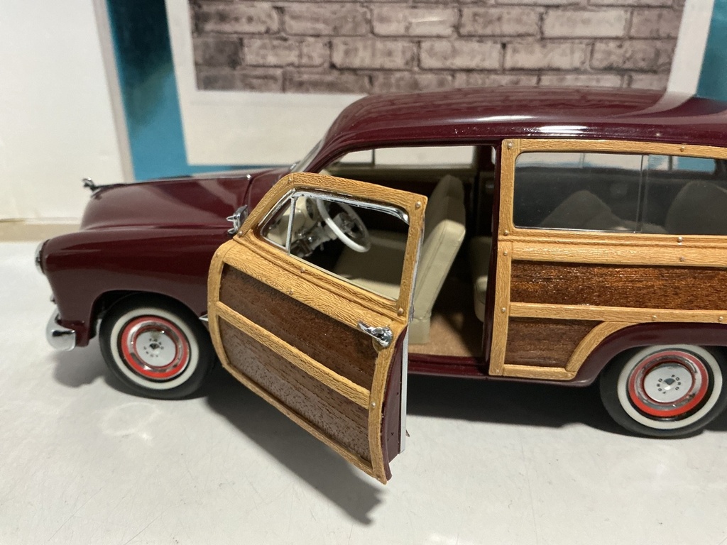 1/24 FRANKLIN MINT - 1949 FORD WOODY WAGON BURGUNDY/TAN image