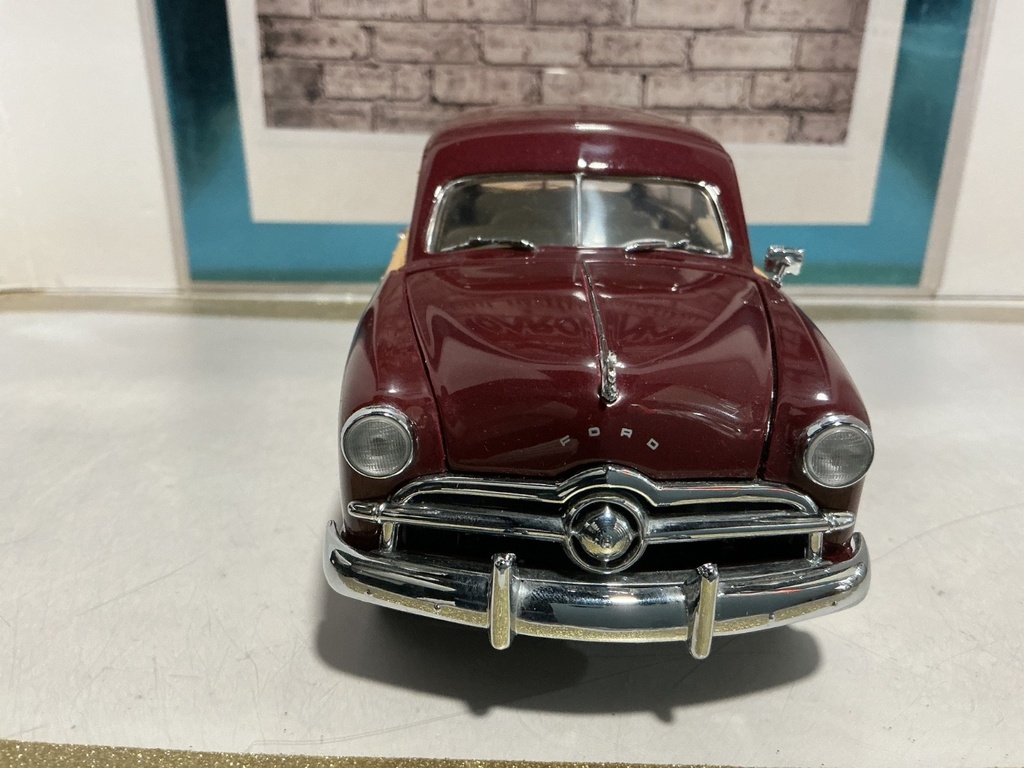 1/24 FRANKLIN MINT - 1949 FORD WOODY WAGON BURGUNDY/TAN image