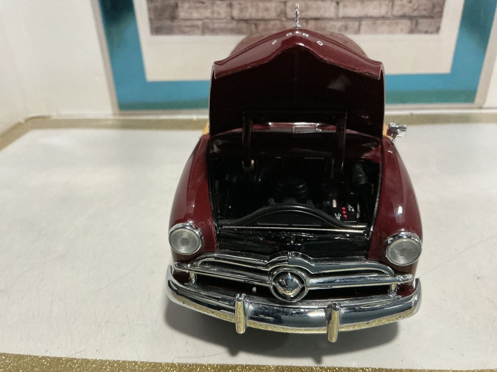 1/24 FRANKLIN MINT - 1949 FORD WOODY WAGON BURGUNDY/TAN image