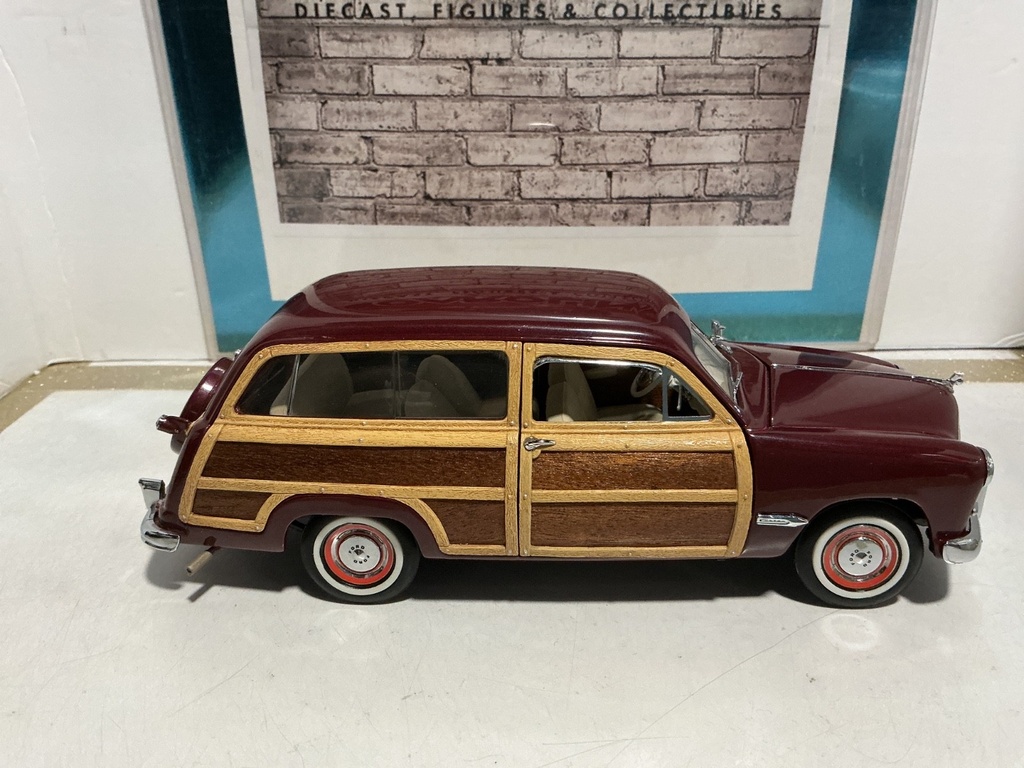 1/24 FRANKLIN MINT - 1949 FORD WOODY WAGON BURGUNDY/TAN image