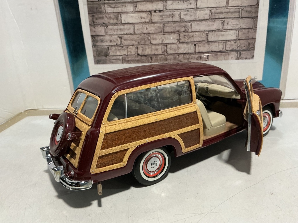 1/24 FRANKLIN MINT - 1949 FORD WOODY WAGON BURGUNDY/TAN image