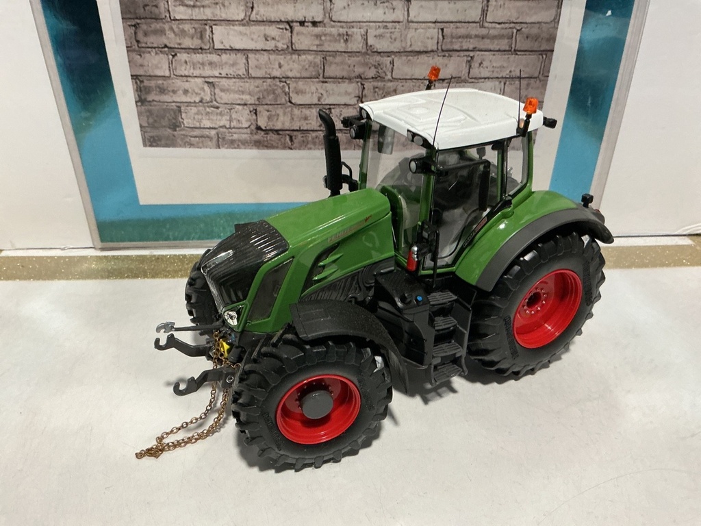 1:32 WIKING FENDT 828 VARIO image