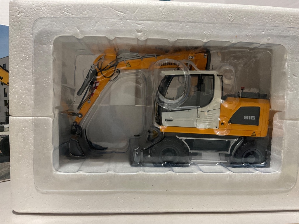 LIEBHERR 1/32 AT COLLECTIONS WHEELED HYDRAULIC EXCAVATOR ! image