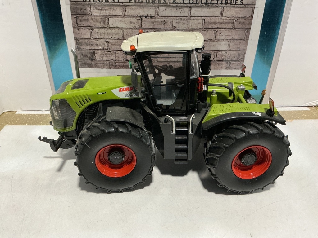 1:32 WIKING CLAAS XERION 5000 image