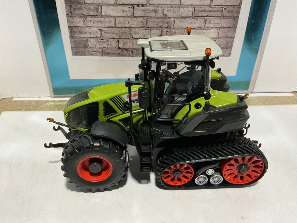1:32 WIKING CLAAS 930 AXION image
