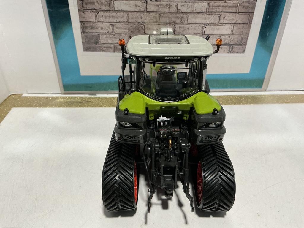 1:32 WIKING CLAAS 930 AXION image