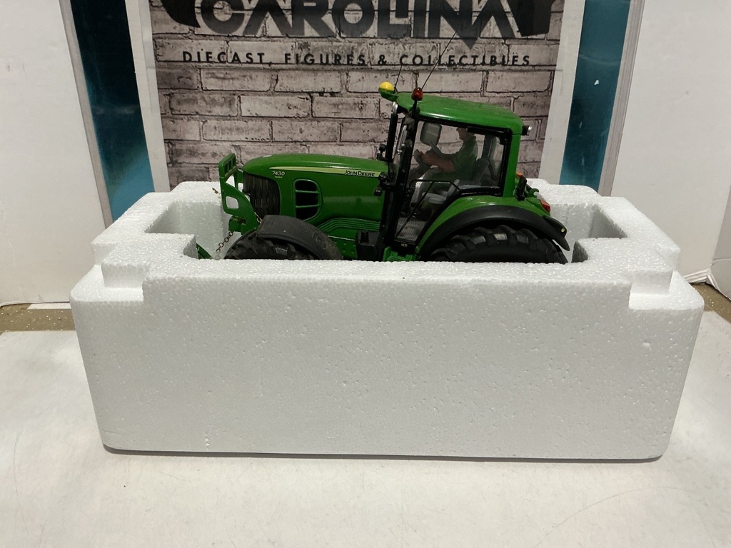1:32 WIKING JOHN DEERE TRACTOR 6930 image