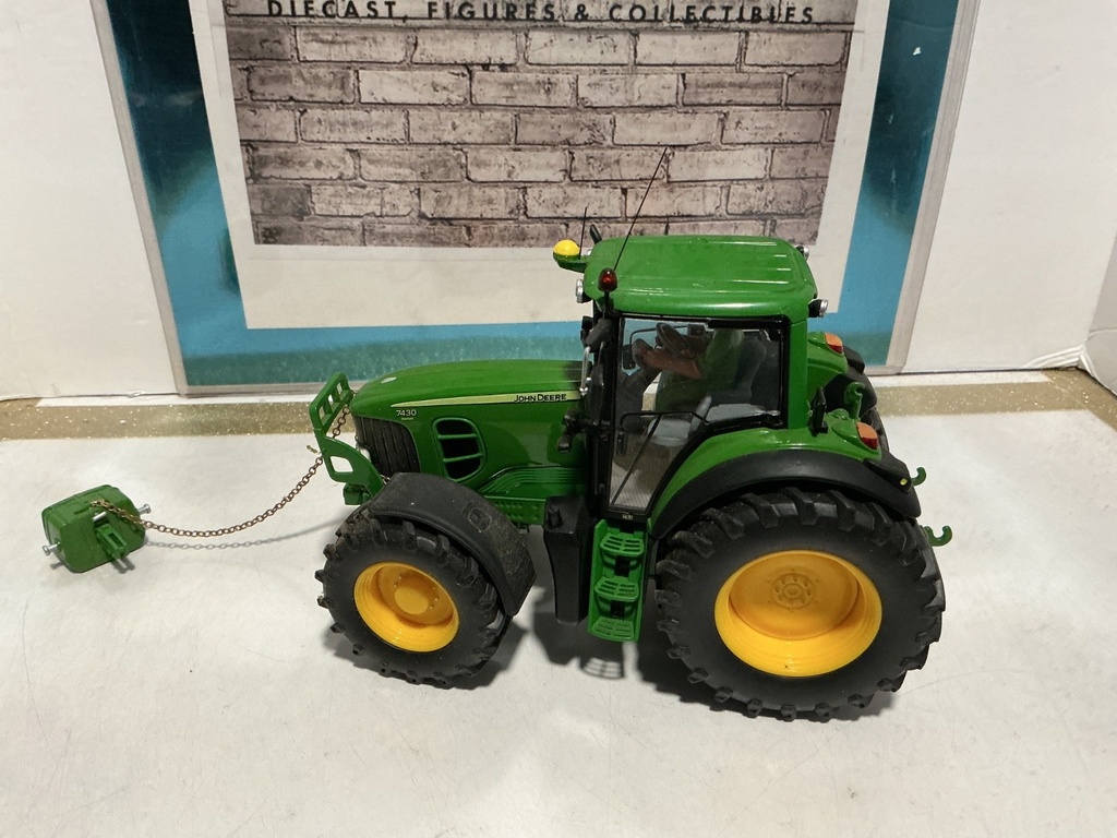 1:32 WIKING JOHN DEERE TRACTOR 6930 image