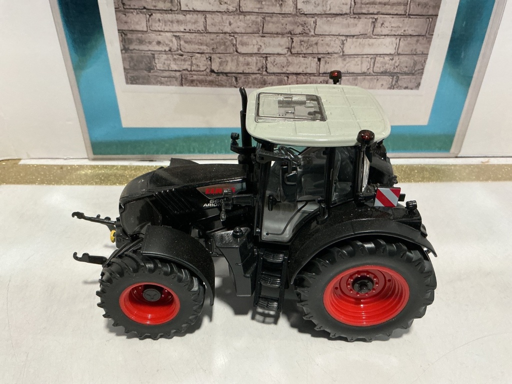 1:32 WIKING CLAAS 660 ARION image