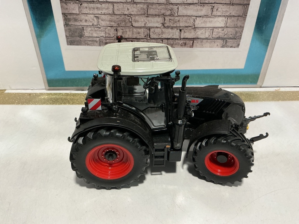 1:32 WIKING CLAAS 660 ARION image