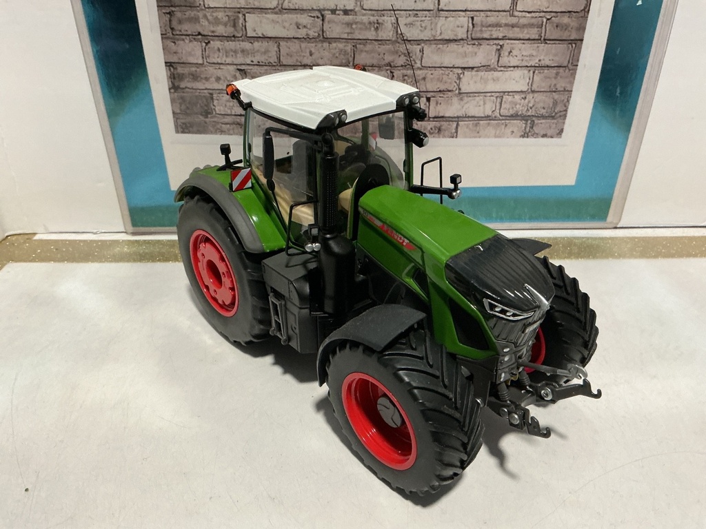 1:32 WIKING FENDT 942 VARIO image