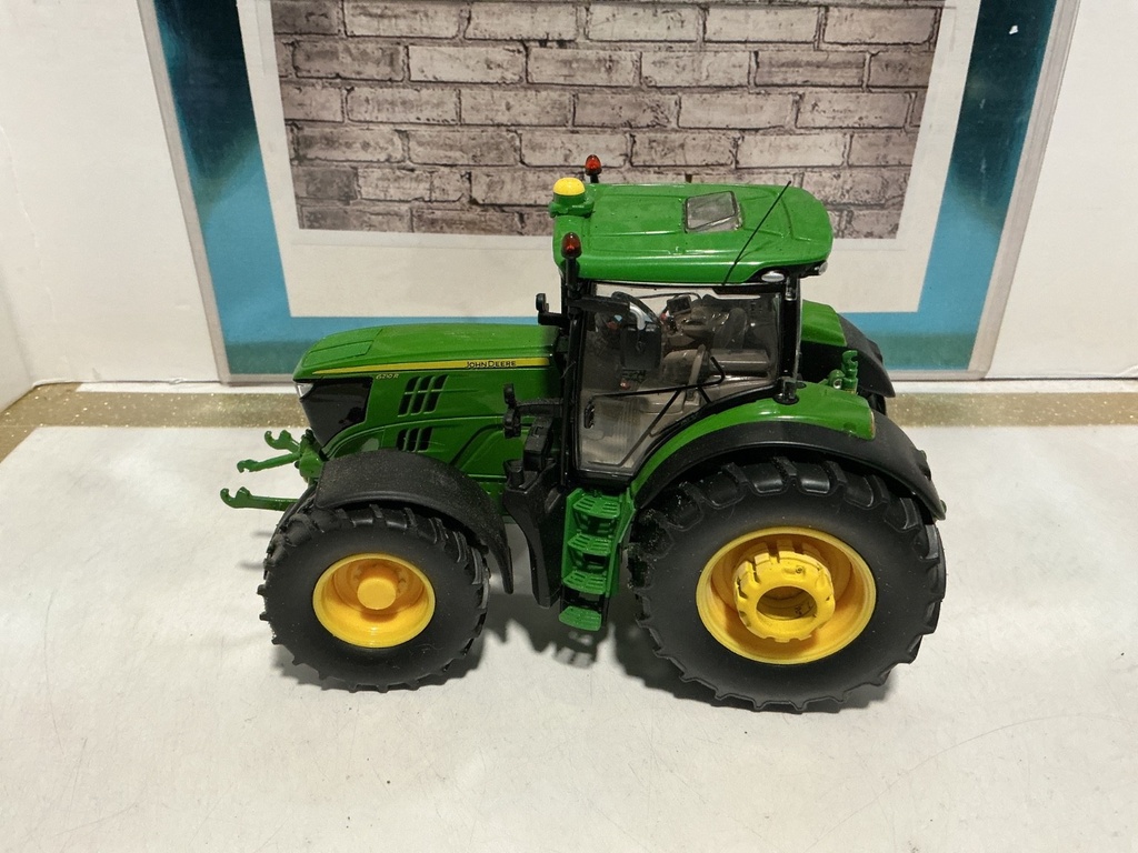 1:32 WIKING JOHN DEERE 6210R image