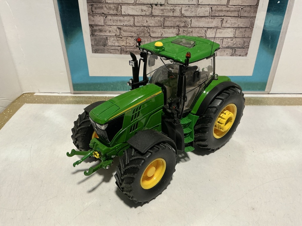 1:32 WIKING JOHN DEERE 6210R image