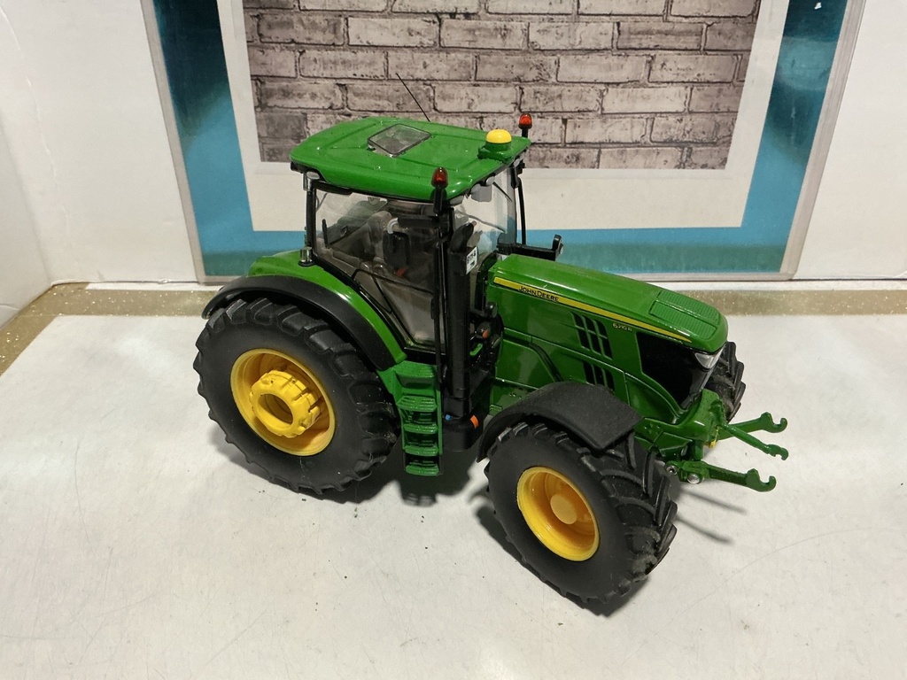 1:32 WIKING JOHN DEERE 6210R image