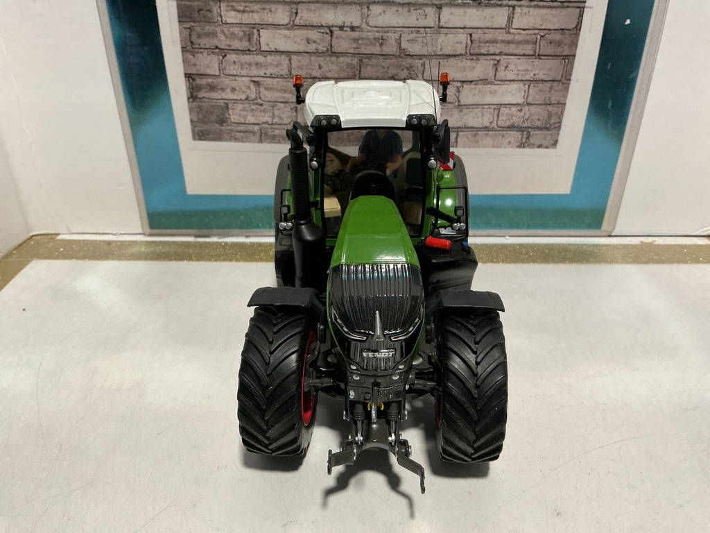 1:32 WIKING FENDT 942 VARIO image
