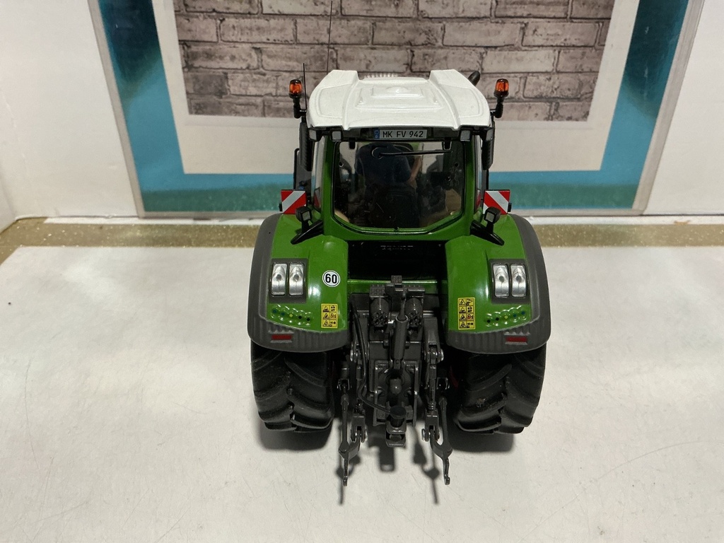 1:32 WIKING FENDT 942 VARIO image