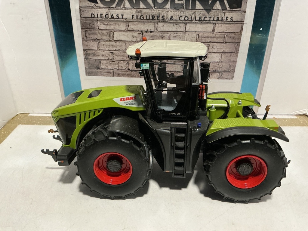 1:32 WIKING CLAAS 4500 XERION image