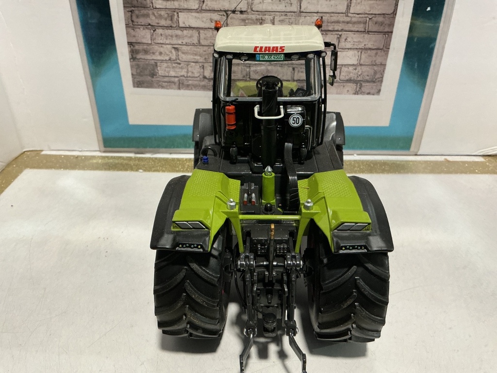 1:32 WIKING CLAAS 4500 XERION image
