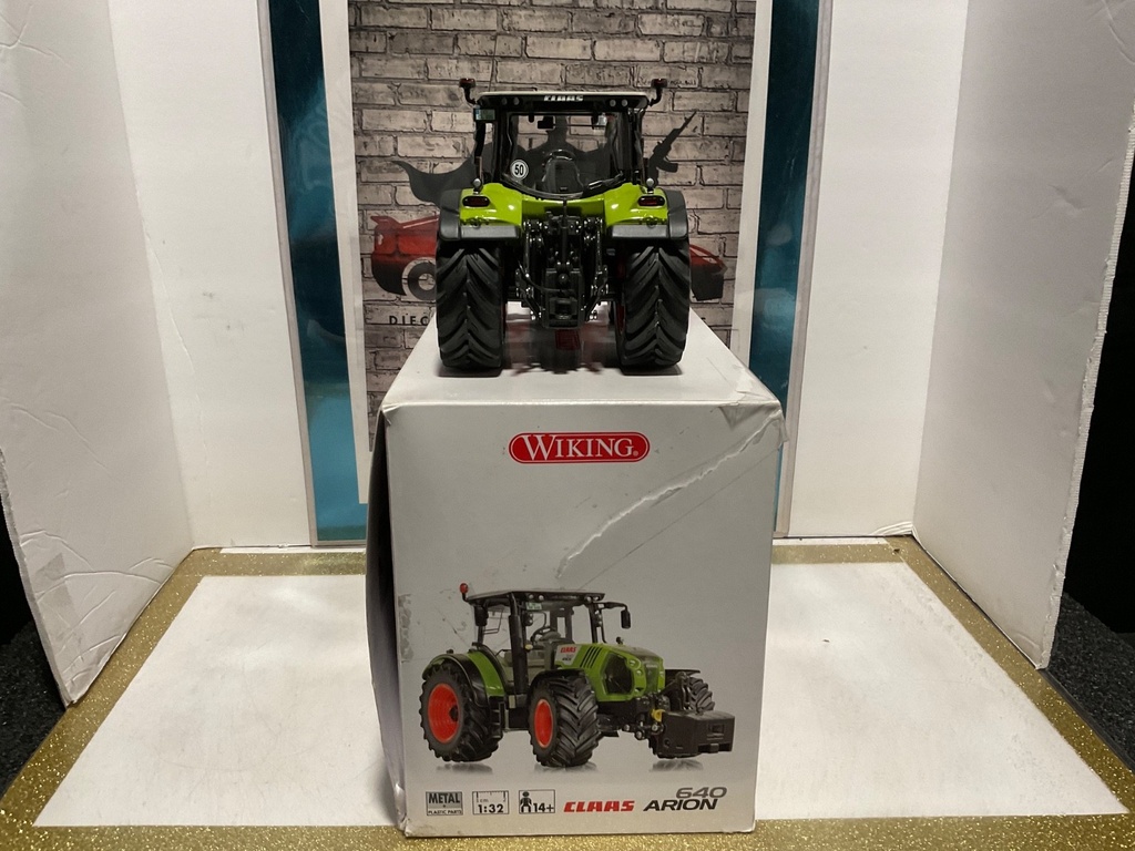 1:32 WIKING CLAAS 650 ARION LIMITED EDITION “INCORRECT BOX” STORE DISPLAY image