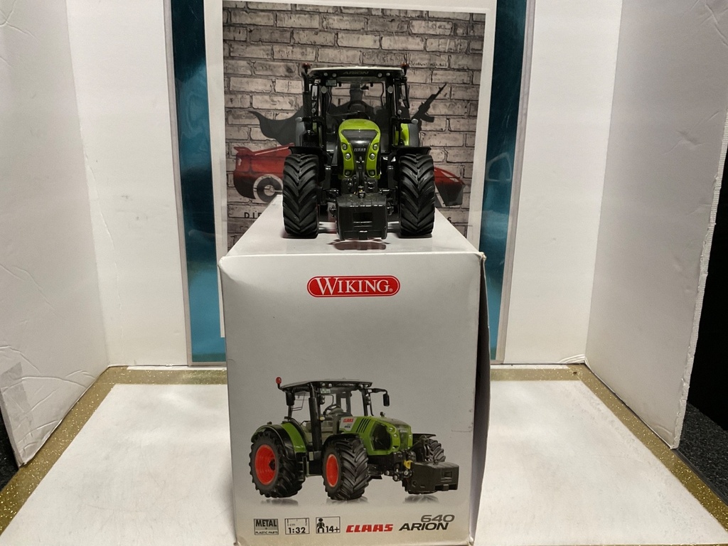 1:32 WIKING CLAAS 650 ARION LIMITED EDITION “INCORRECT BOX” STORE DISPLAY image