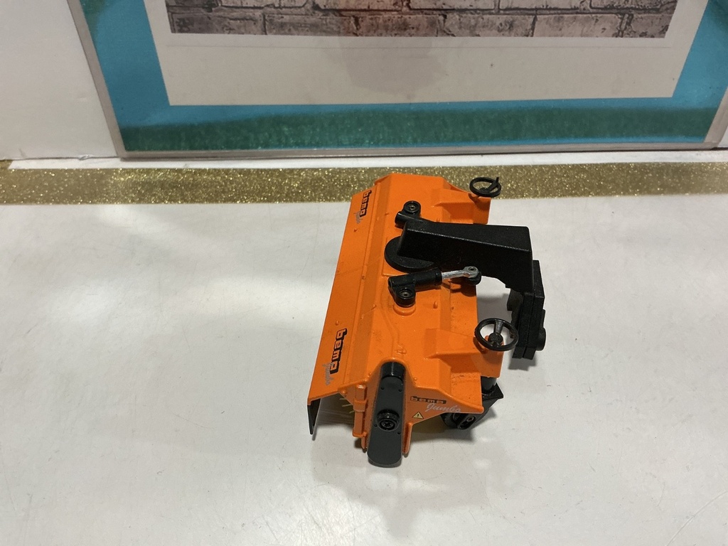 1/32 SIKU BEMA JUMBO SWEEPER image