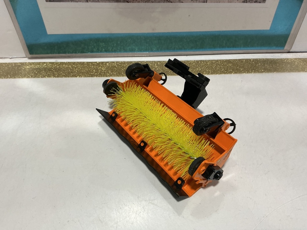 1/32 SIKU BEMA JUMBO SWEEPER image