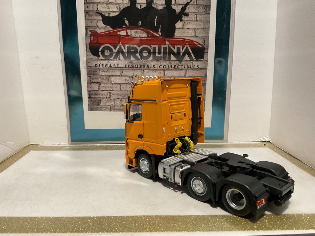 1:32 MARGE MODELS MERCEDES GIGASPACE 6X2  “CUSTOMIZED NEW STORE DISPLAY” image