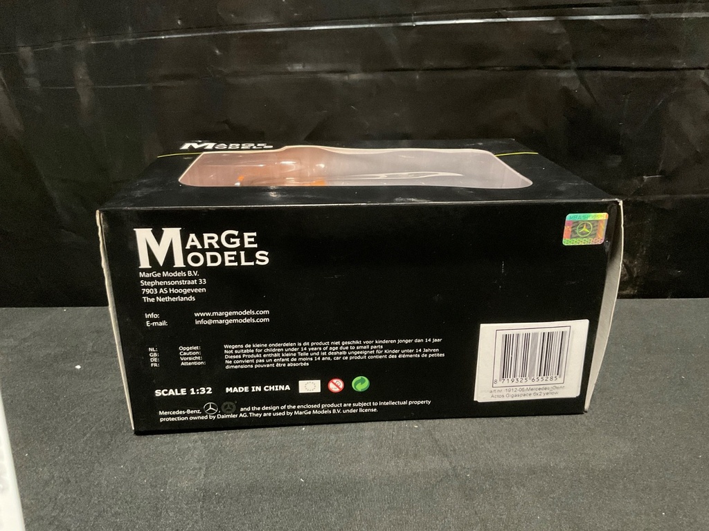 1/32 Marge Models Mercedes Benz Autos Gigaspace 6x2 image