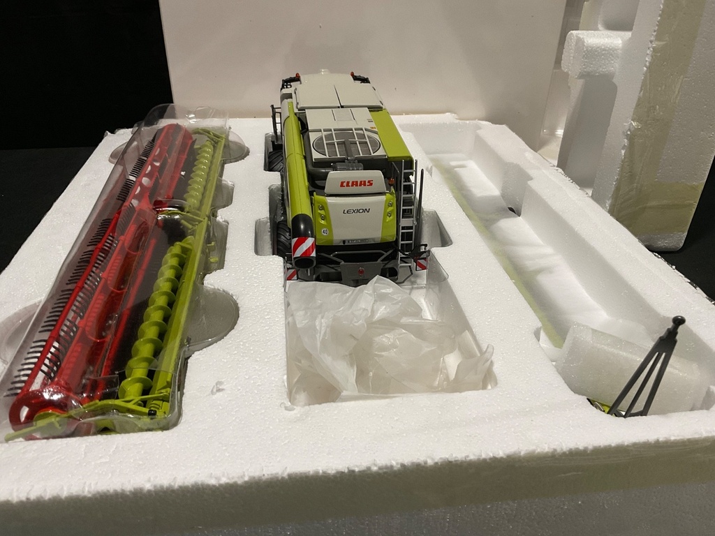 1:32 MARGE MODELS LEXION 8800 CLAAS LIMITED EDITION “New Store Display Unit” image