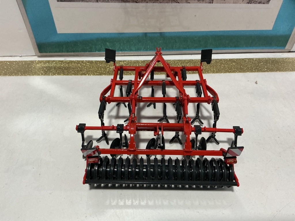 1/32 UNIVERSAL HOBBIES CULTIMER L 300 PLOW CULTIUCUTOR image